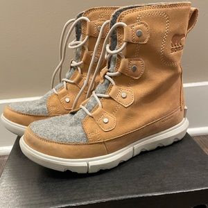 Sorel Explorer II Joan Felt boots size 8